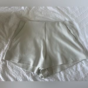 Lululemon Ribbed Softstreme High Rise Short 2”